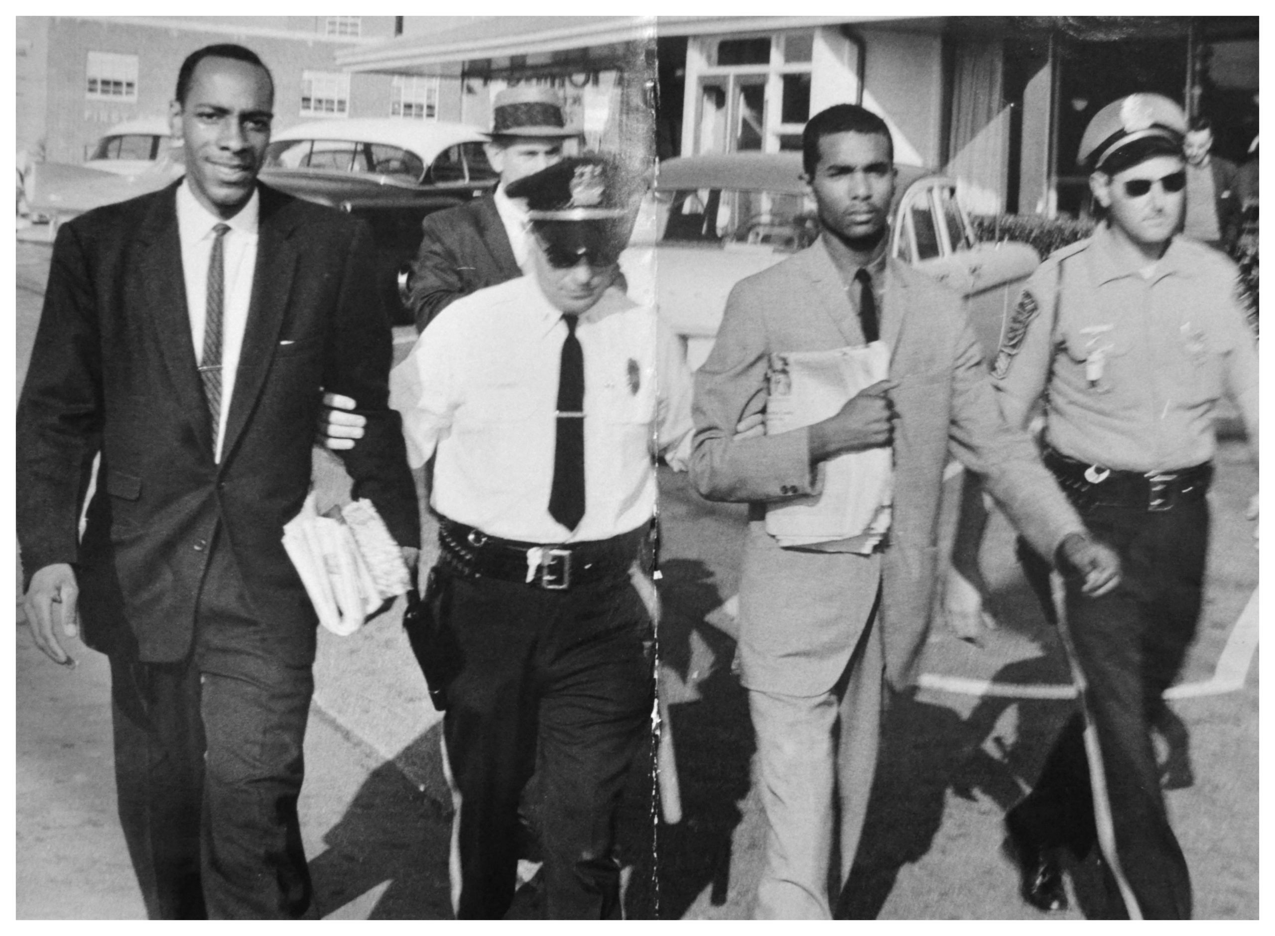 Civil rights demonstrators (also pictured to the left), seeking to be served at a Howard Johnson’s restaurant in Arlington, were led away by police after being arrested for trespassing. DC Public Library, Star Collection © Washington Post.