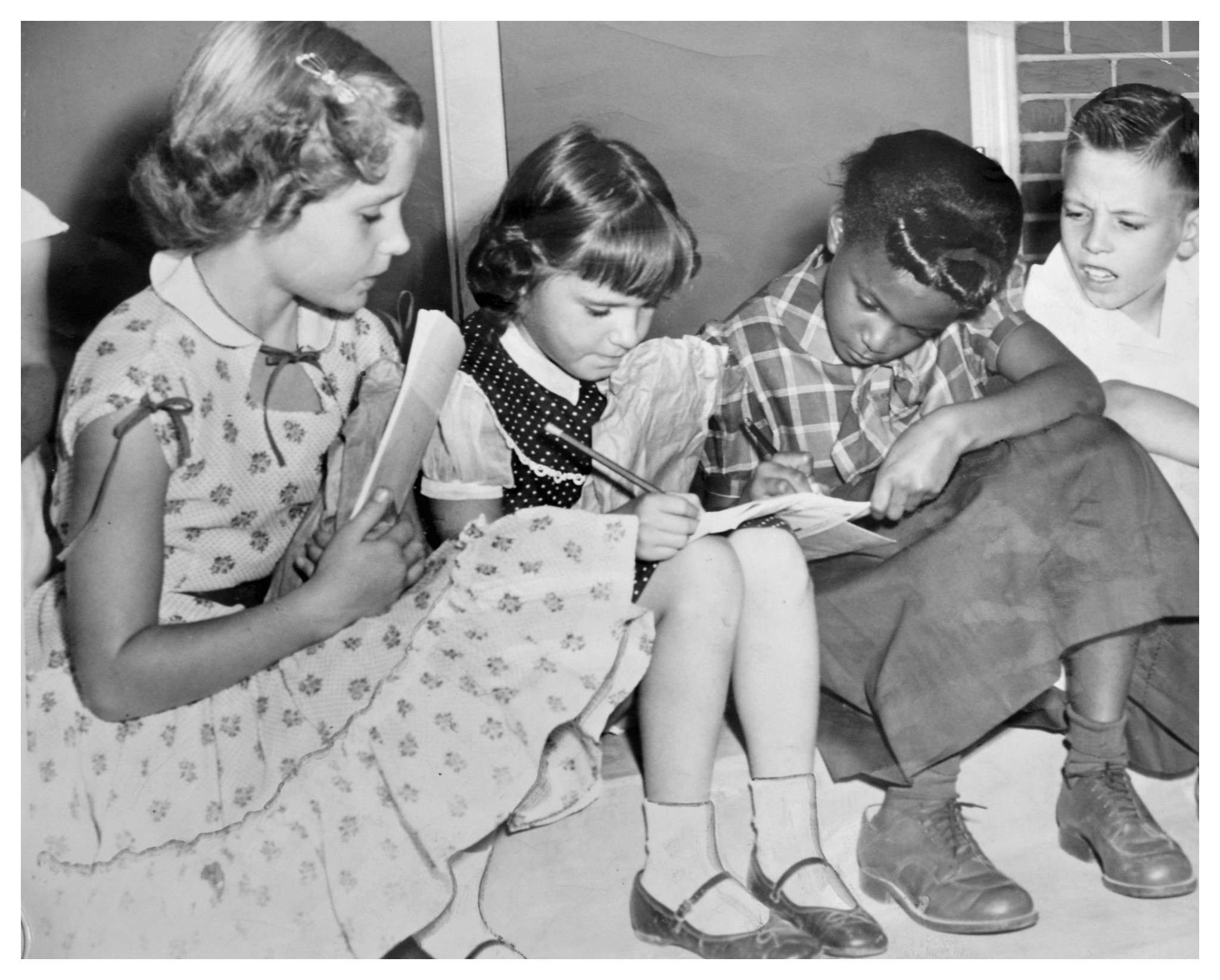 Students wait for the opening bell of the school year at the newly integrated Fort Myer elementary school, September 7, 1954. Source: DC Public Library, Star Collection © Washington Post.