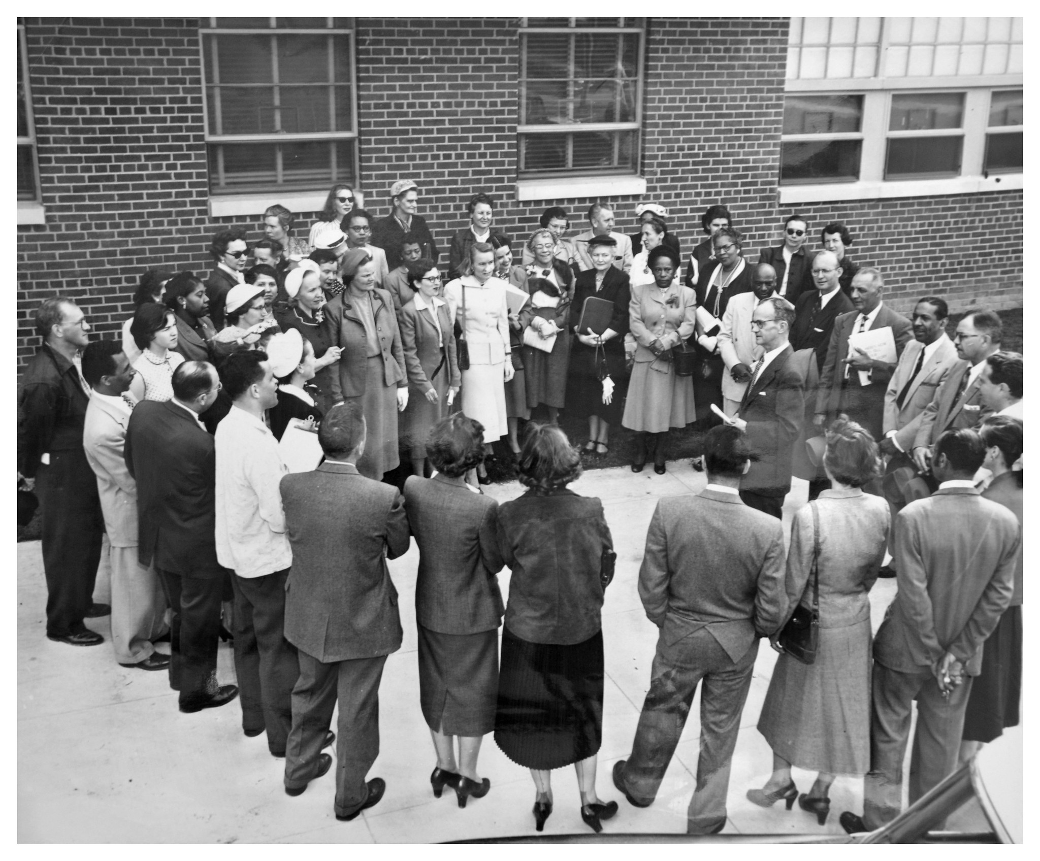 White supremacists seized a meeting room at Annandale High School on April 30, 1954, forcing a Parent-Teacher Association (PTA) workshop on integration to move outside onto the school lawn. Source: DC Public Library, Star Collection © Washington Post.